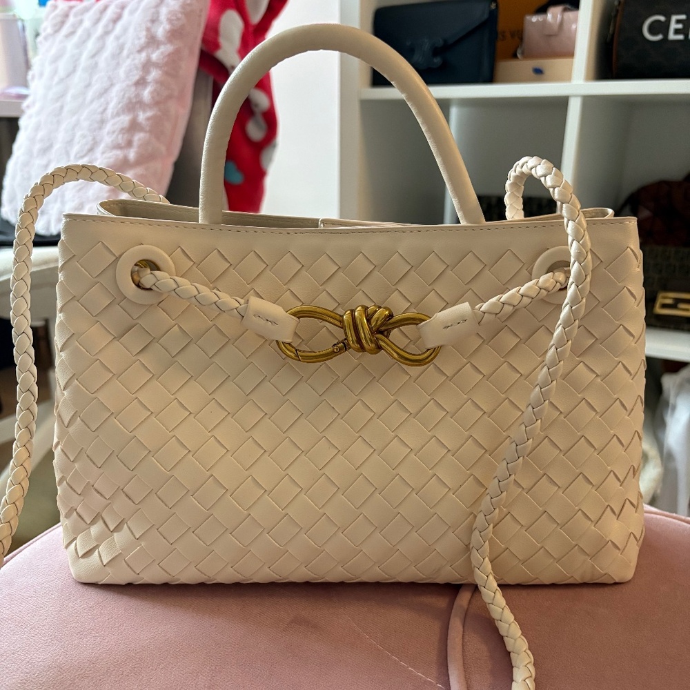 (SOLD) Beautiful cream woven bag